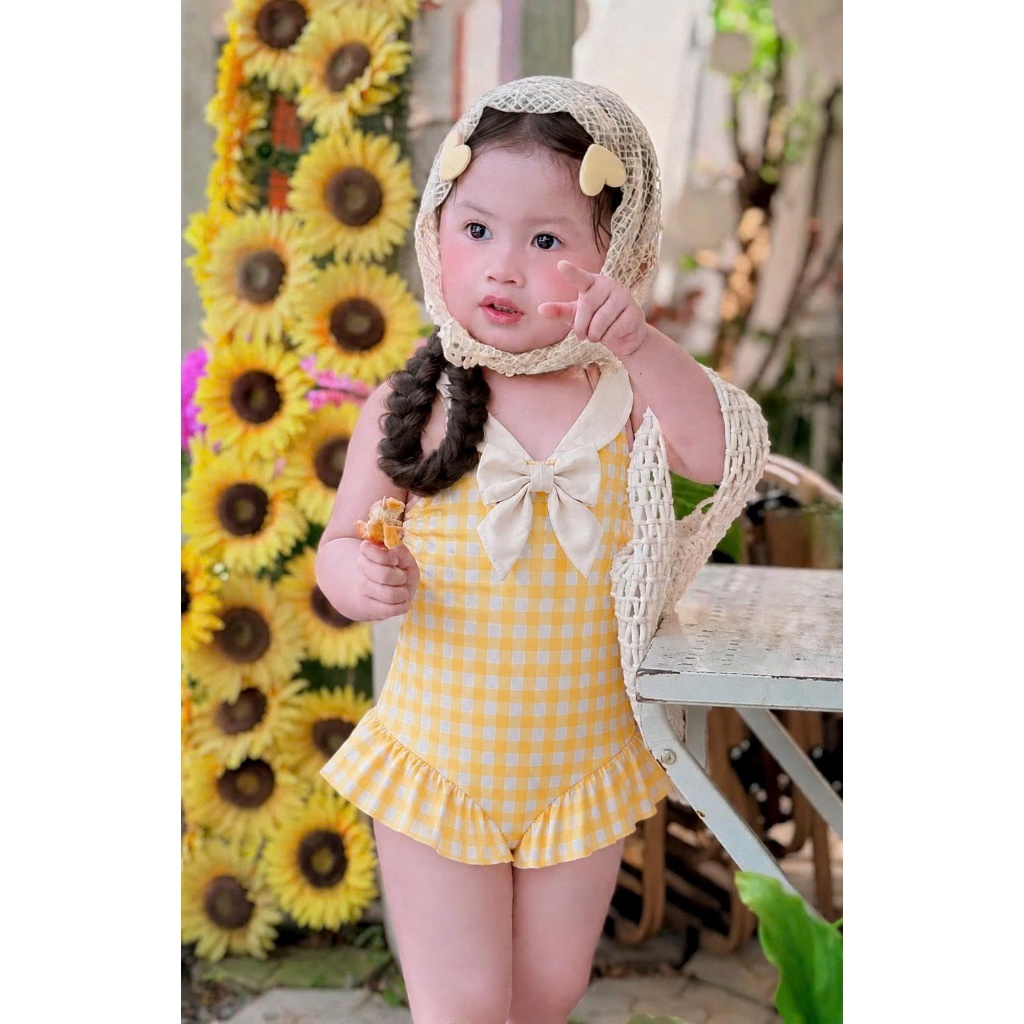 Đồ bơi bé gái liền thân caro vàng phối nơ lớn, đồ bơi trẻ em cổ vuông dễ thương S4