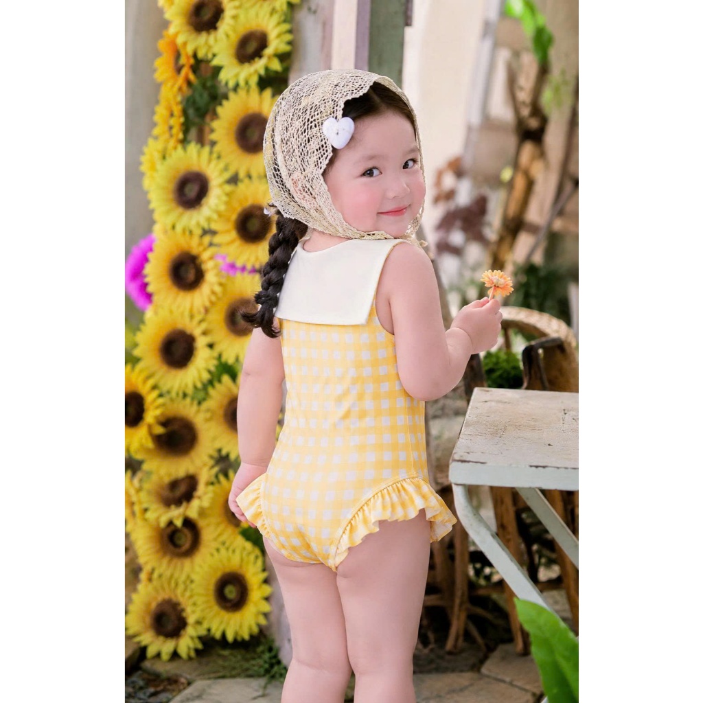 Đồ bơi bé gái liền thân caro vàng phối nơ lớn, đồ bơi trẻ em cổ vuông dễ thương S4