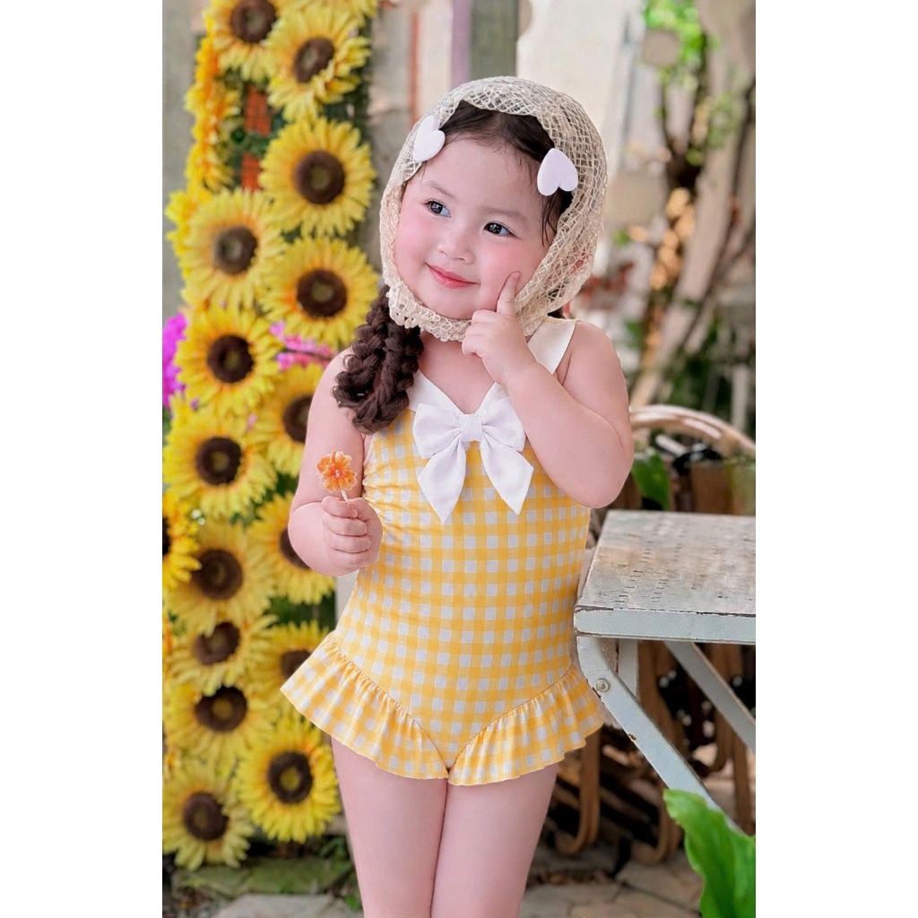 Đồ bơi bé gái liền thân caro vàng phối nơ lớn, đồ bơi trẻ em cổ vuông dễ thương S4