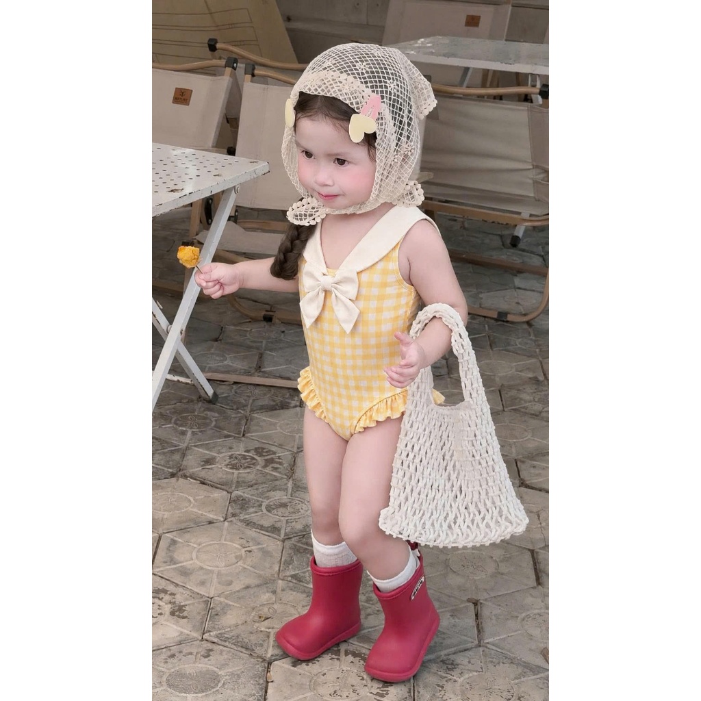 Đồ bơi bé gái liền thân caro vàng phối nơ lớn, đồ bơi trẻ em cổ vuông dễ thương S4