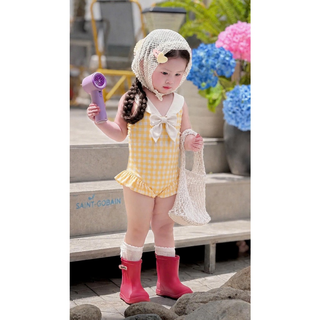 Đồ bơi bé gái liền thân caro vàng phối nơ lớn, đồ bơi trẻ em cổ vuông dễ thương S4