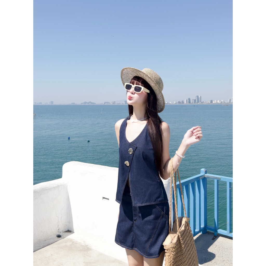 SECODEE Áo Sát Nách Cổ V Chất Denim Phối Nút Lớn LAGEK TOP Áo Dây Bản To Hở Rốn Jean FSBA2604102