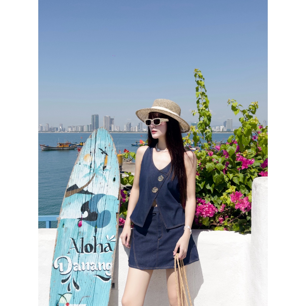 SECODEE Áo Sát Nách Cổ V Chất Denim Phối Nút Lớn LAGEK TOP Áo Dây Bản To Hở Rốn Jean FSBA2604102
