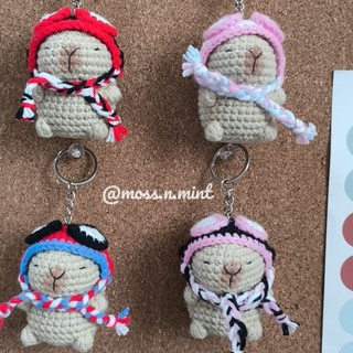 - SẴN - Móc khoá len handmade Chuột lang Capypara đội mũ Spiderman nhiều màu size trung