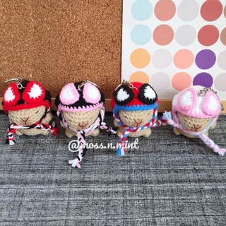 - SẴN - Móc khoá len handmade Chuột lang Capypara đội mũ Spiderman nhiều màu size trung