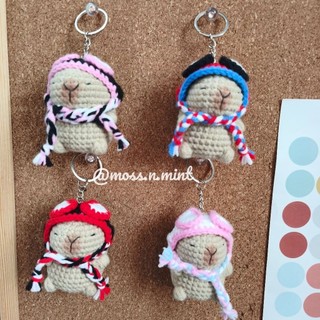 - SẴN - Móc khoá len handmade Chuột lang Capypara đội mũ Spiderman nhiều màu size trung