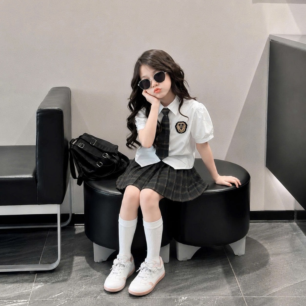 Set đồ bộ học sinh bé gái áo sơ mi trắng tay ngắn kèm cà vạt phối chân váy xếp ly kẻ ô S13