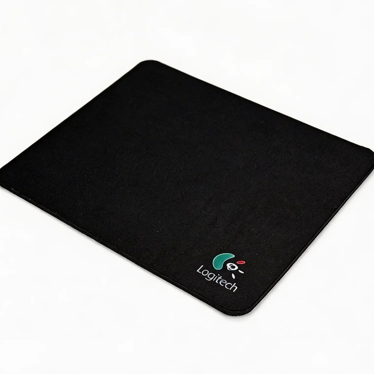Lót Chuột Logitech 18x22cm – Size Nhỏ Gọn, Giá Rẻ, Di Chuột Mượt, Phù Hợp Văn Phòng & Gaming