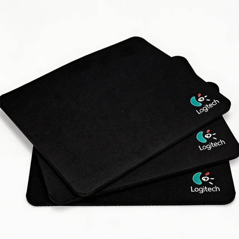 Lót Chuột Logitech 18x22cm – Size Nhỏ Gọn, Giá Rẻ, Di Chuột Mượt, Phù Hợp Văn Phòng & Gaming