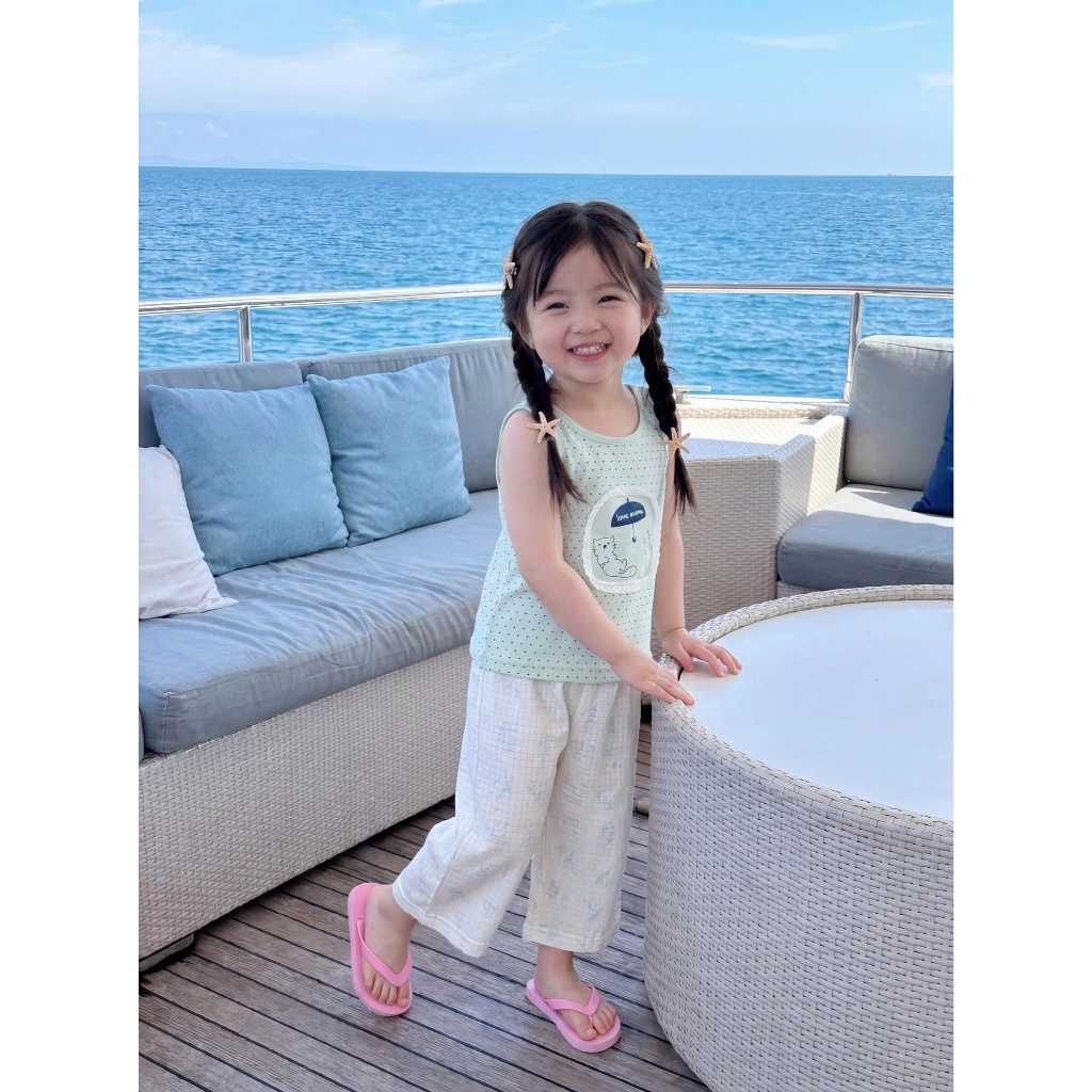 Set bộ sát nách bé gái Miniumbaby viền hình mèo mix quần suông lửng, chất áo cotton mềm mát SB2762