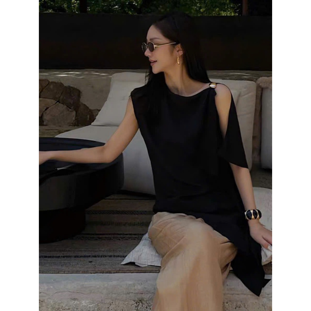 O.urs | Calie Shirt - Áo sơ mi top - áo trễ vai lệch tà thanh lịch - áo phông đen kiểu Pháp chất liệu mềm, mát, mịn