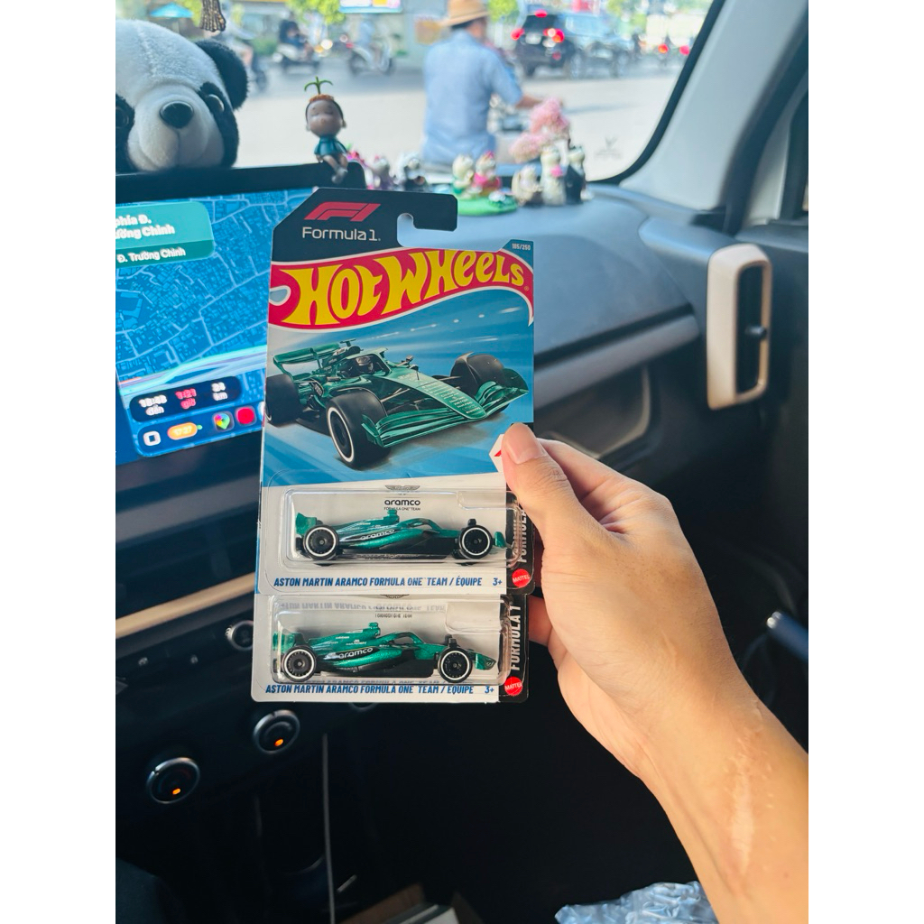 Xe mô hình đồ chơi Hot Wheels Basic 1/64