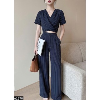 Set bộ kẻ áo croptop cổ tim xoắn eo phối quần ống rộng A1670
