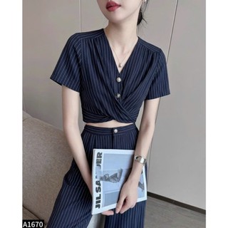 Set bộ kẻ áo croptop cổ tim xoắn eo phối quần ống rộng A1670