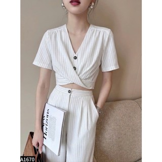 Set bộ kẻ áo croptop cổ tim xoắn eo phối quần ống rộng A1670