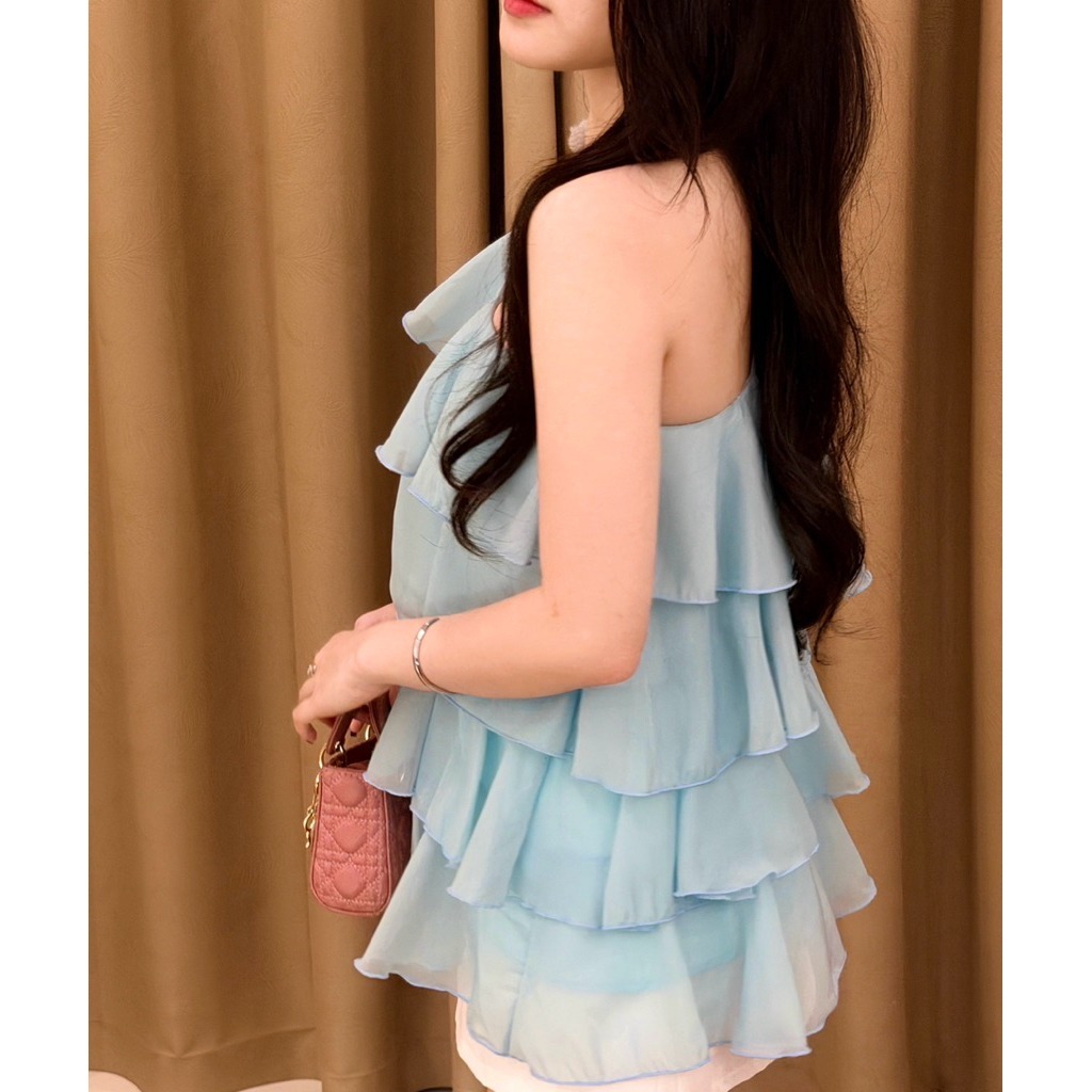 Áo lệch vai bèo tầng chất tơ nhẹ bồng bềnh, áo tơ chéo vai xếp tầng dáng ngắn nhẹ nhàng quyến rũ