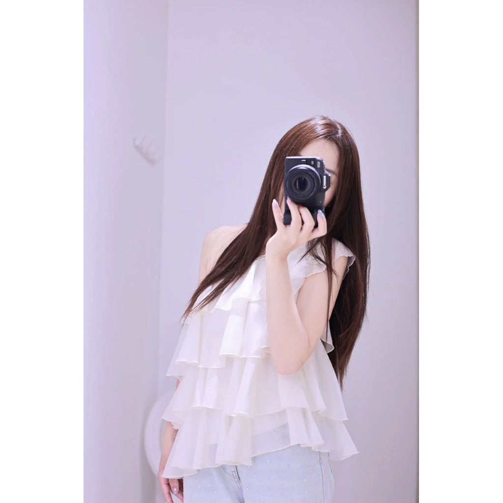 Áo lệch vai bèo tầng chất tơ nhẹ bồng bềnh, áo tơ chéo vai xếp tầng dáng ngắn nhẹ nhàng quyến rũ