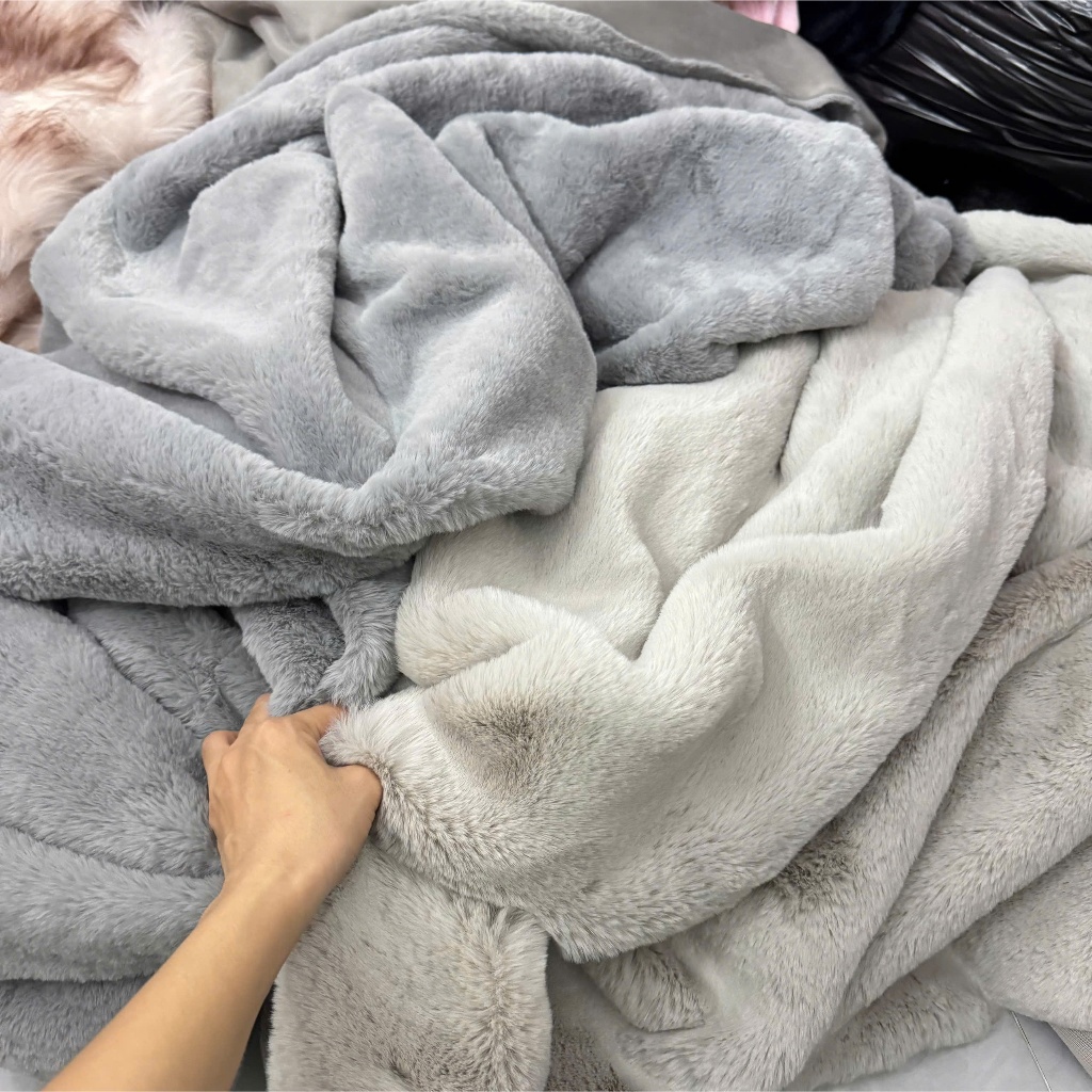 THẢM LÔNG MÀU XÁM TRO MỊN LÔNG NGẮN - THẢM LÔNG LÓT TỦ ĐIỆN THOẠI