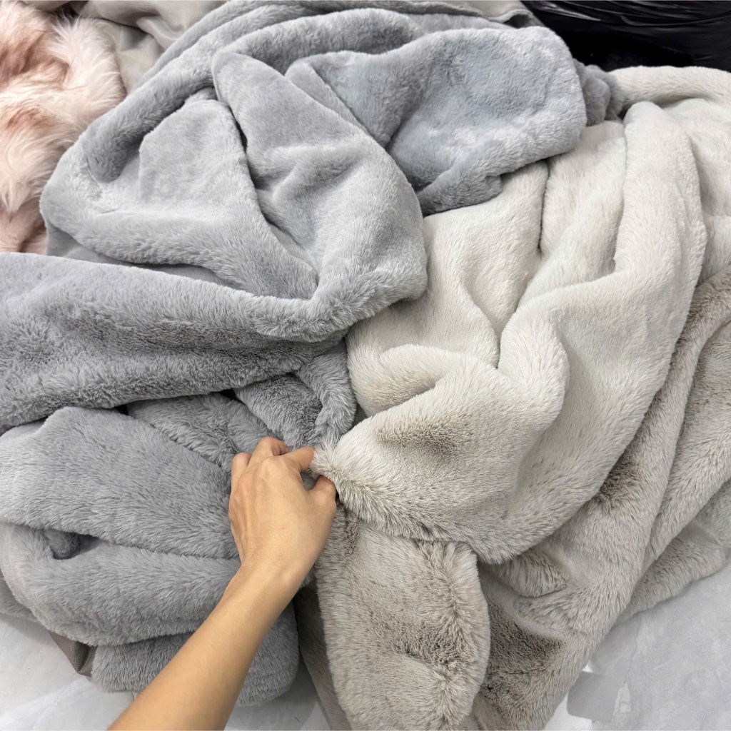 Thảm lông ngắn mịn trải bàn trang điểm - Thảm lông mịn màu xám tro lông ngắn