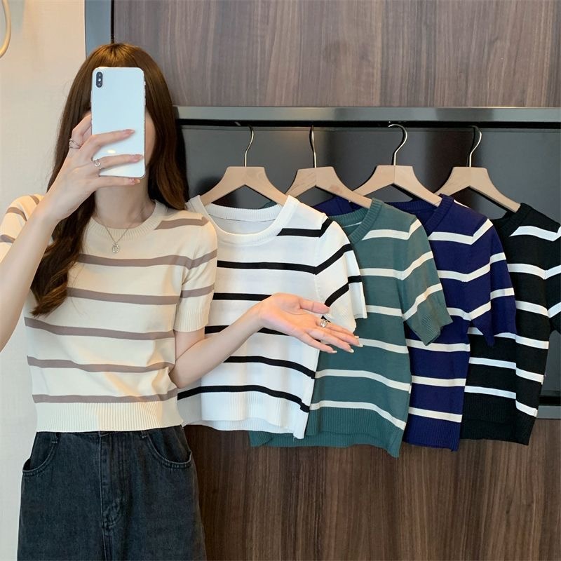 【dynamar】Áo thun ngắn tay dệt kim kẻ sọc tương phản màu sắc dành cho nữ, thiết kế mùa hè, kiểu dáng ôm sát.