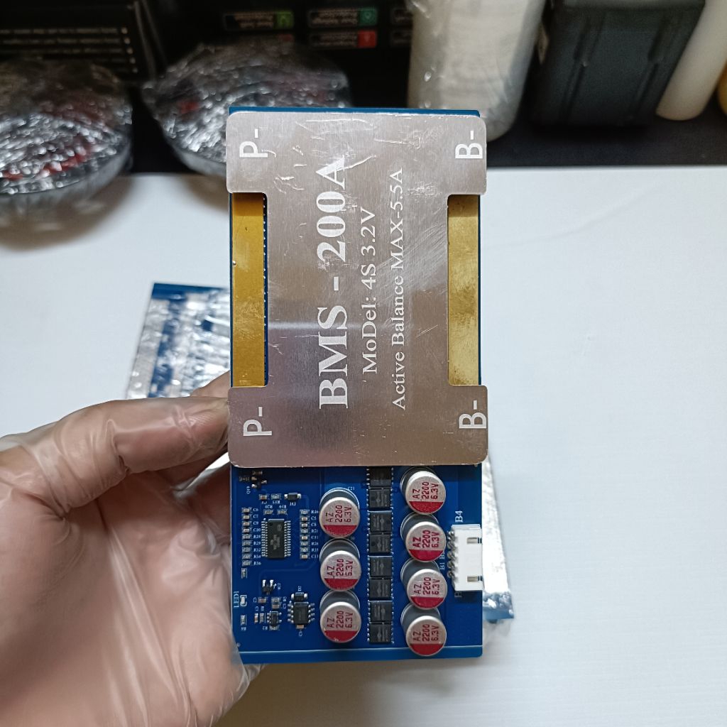 mạch sạc bảo vệ pin 4S-200A 12-14V pin3,2V có cân bằng 5,5A liền khối chất