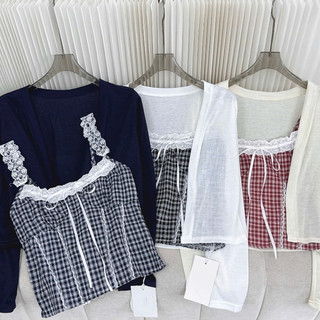 Set Áo Hai Dây Caro Phối Ren Kèm Áo Khoác Cardigan Len Mỏng Nữ Dịu Dàng Vintage Hot Trend 2026