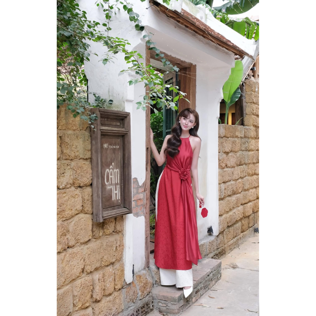 Áo Dài Cách Tân Nữ Chất Gấm Lụa Thiết Kế Cổ Yếm Đính Hoa Hồng Nổi Sang Chảnh Diện Tết Đi Màu Đỏ Phối Quần Trắng