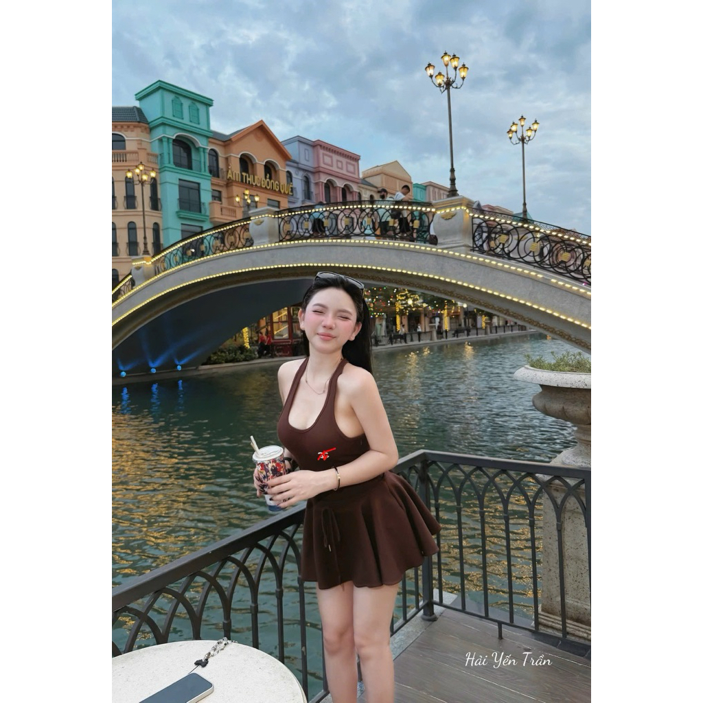 Váy body ba lỗ chân xoè dạo phố xinh xỉu