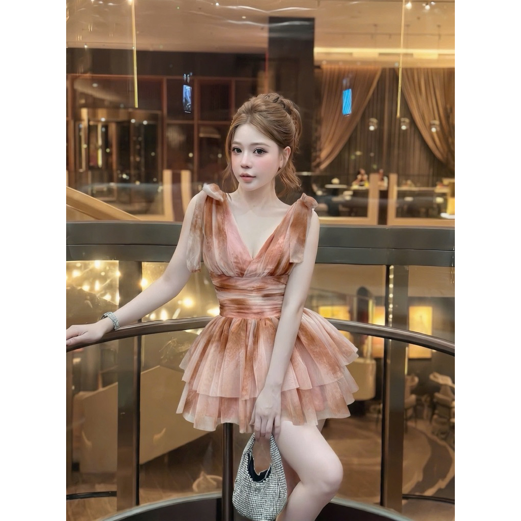 Váy lưới tầng buộc dây nơ vai dáng xoè ngắn
