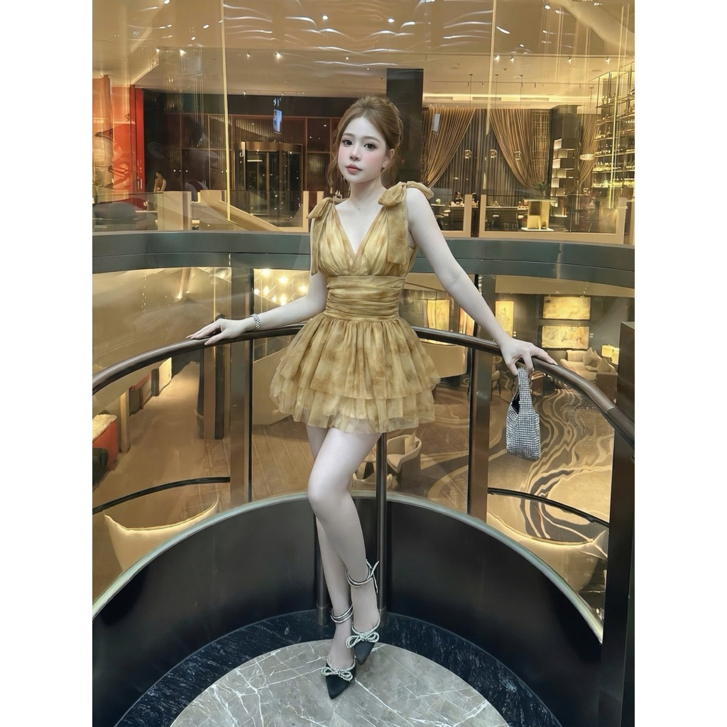 Váy lưới tầng buộc dây nơ vai dáng xoè ngắn