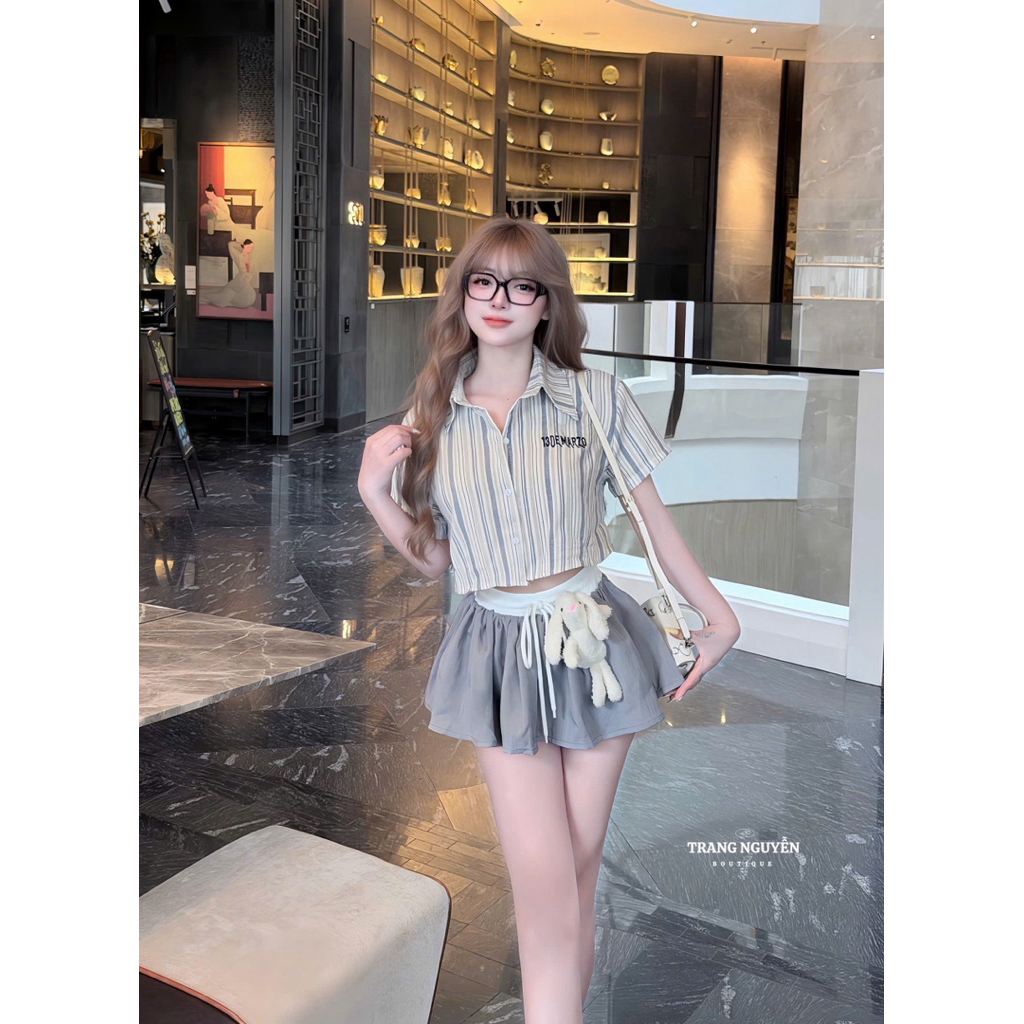 Set áo sơmi kẻ croptop mix chân váy ngắn bồng lèm gấu cài