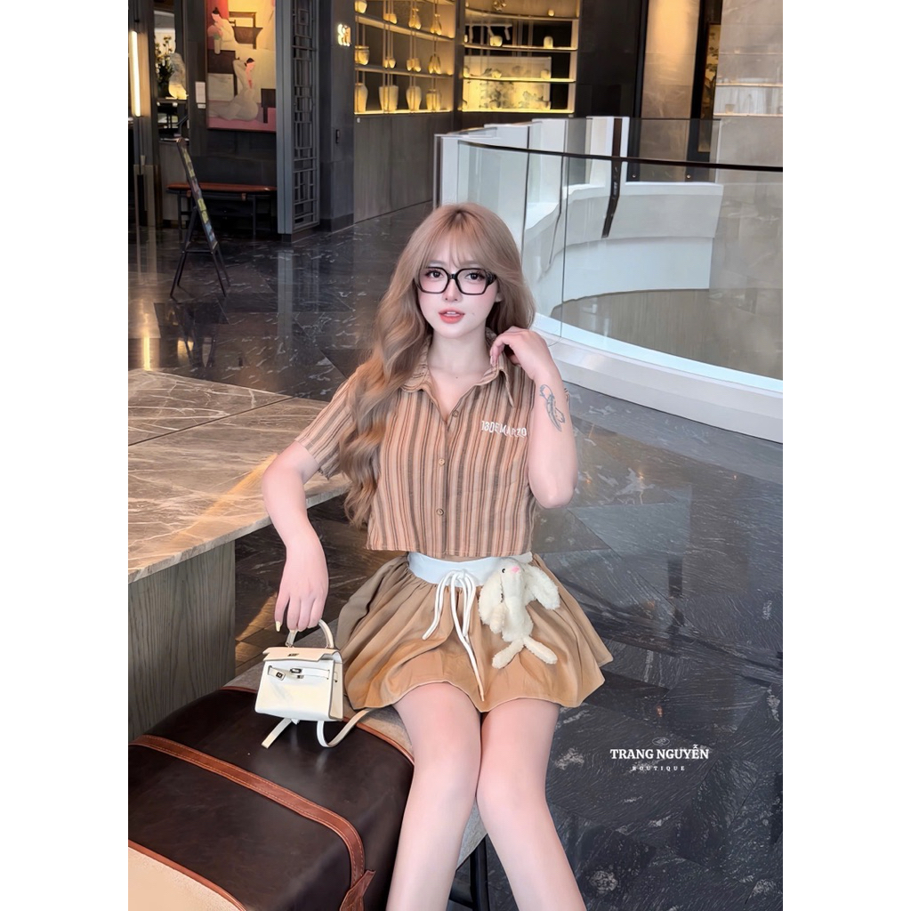 Set áo sơmi kẻ croptop mix chân váy ngắn bồng lèm gấu cài