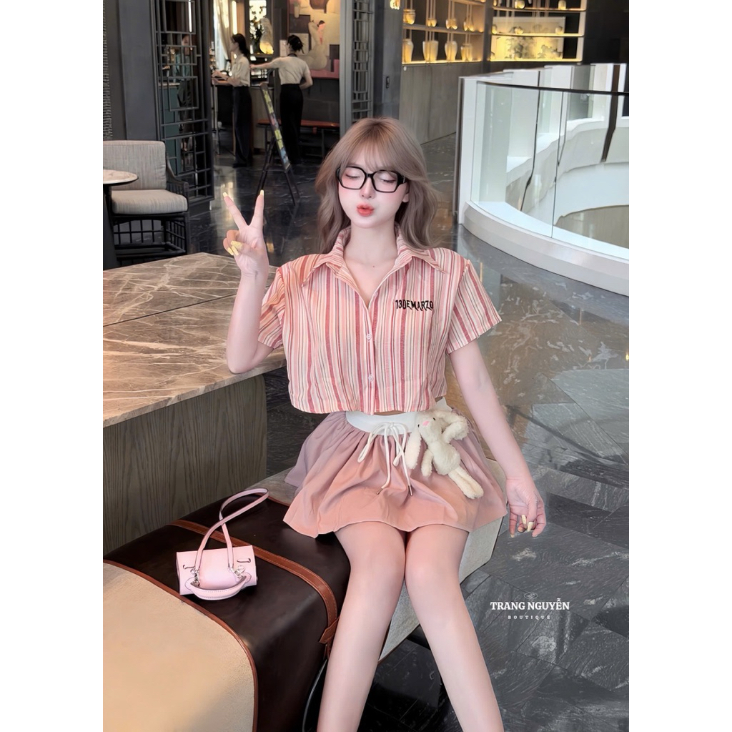 Set áo sơmi kẻ croptop mix chân váy ngắn bồng lèm gấu cài