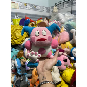 Gấu 2hand búp bê nhồi bông nhân vật Pokémon Mr. Mime, một món đồ chơi dễ thương có màu chủ đạo là hồng, trắng và xanh.