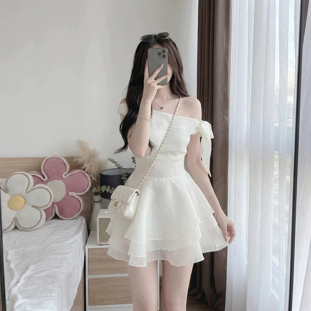 Váy trễ vai lệch một bên màu trắng đầm kiểu đi tiệc sinh nhật tinh khôi bồng bềnh hot trend HCOM25853