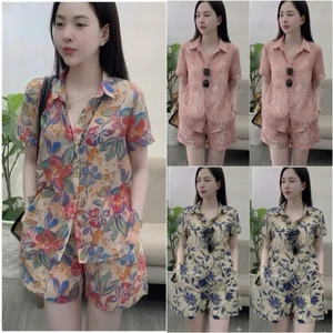 HT42. Sét bộ sơ mi hoa chất tơ hàng đẹp. Sét đi biển đủ size 40-70kg vừa. Chất liệu tơ mềm nhẹ mát hạn chế nhăn