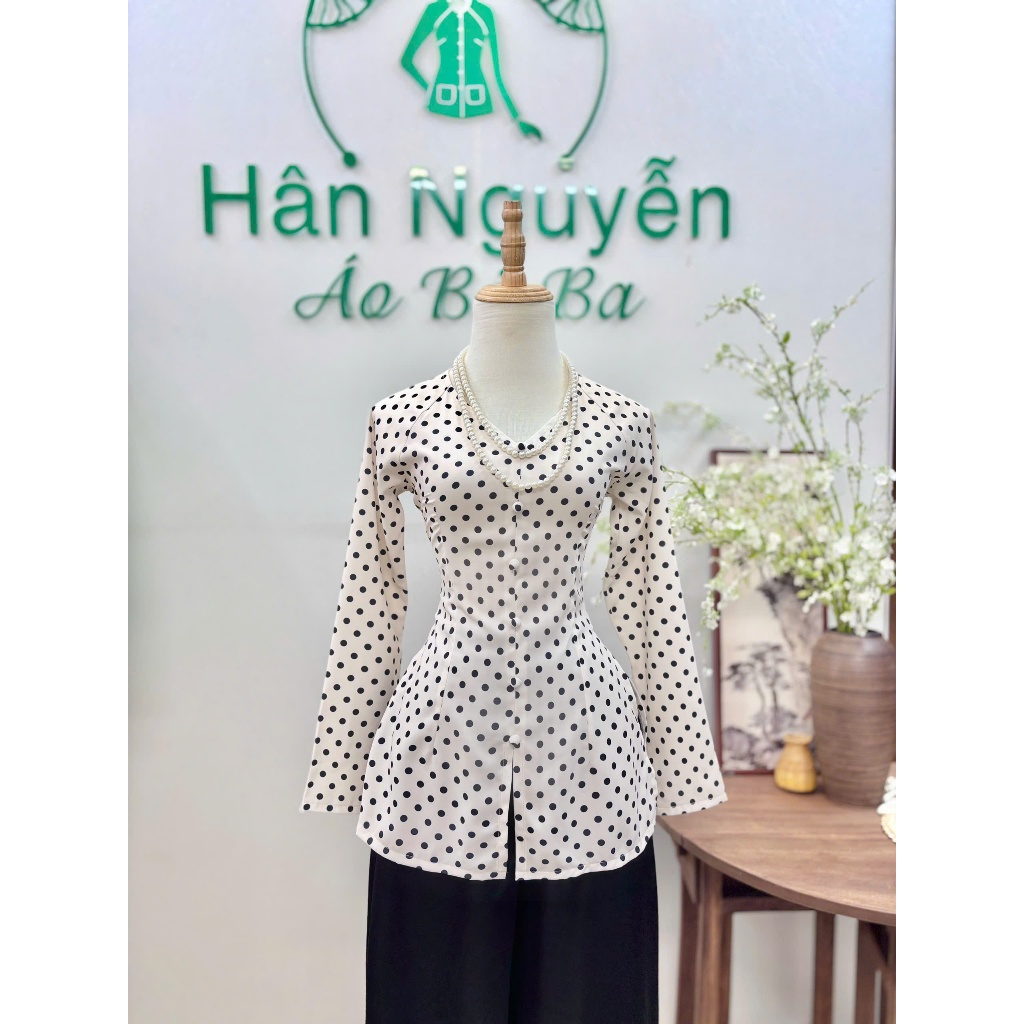 Hân Nguyễn Áo Bà Ba - B.A212 - Áo Bà Ba Dolly Chấm Bi Lụa Bảo Anh Cổ Tim Dây Kéo Nút Nụ ( Quần Lụa )