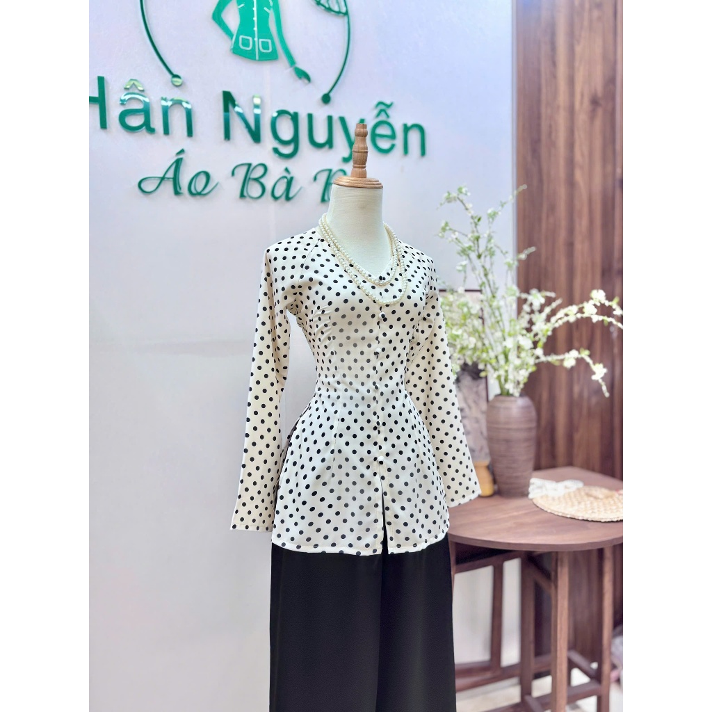 Hân Nguyễn Áo Bà Ba - B.A212 - Áo Bà Ba Dolly Chấm Bi Lụa Bảo Anh Cổ Tim Dây Kéo Nút Nụ ( Quần Lụa )