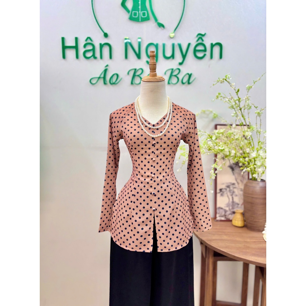 Hân Nguyễn Áo Bà Ba - B.A212 - Áo Bà Ba Dolly Chấm Bi Lụa Bảo Anh Cổ Tim Dây Kéo Nút Nụ ( Quần Lụa )