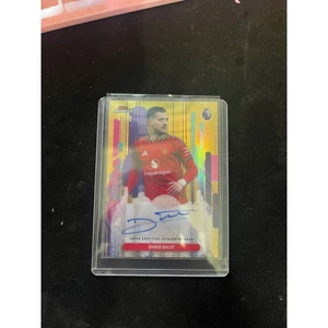 Thẻ Diogo Dalot Topps Finest Prem Auto /50