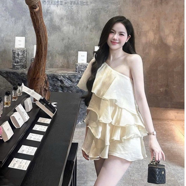 MIU.STUDIO • “Ella Top” Áo tơ bèo tầng thiết kế lệch vai phong cách nhẹ nhàng tiểu thư - 2 màu kem , nâu dễ phối đồ