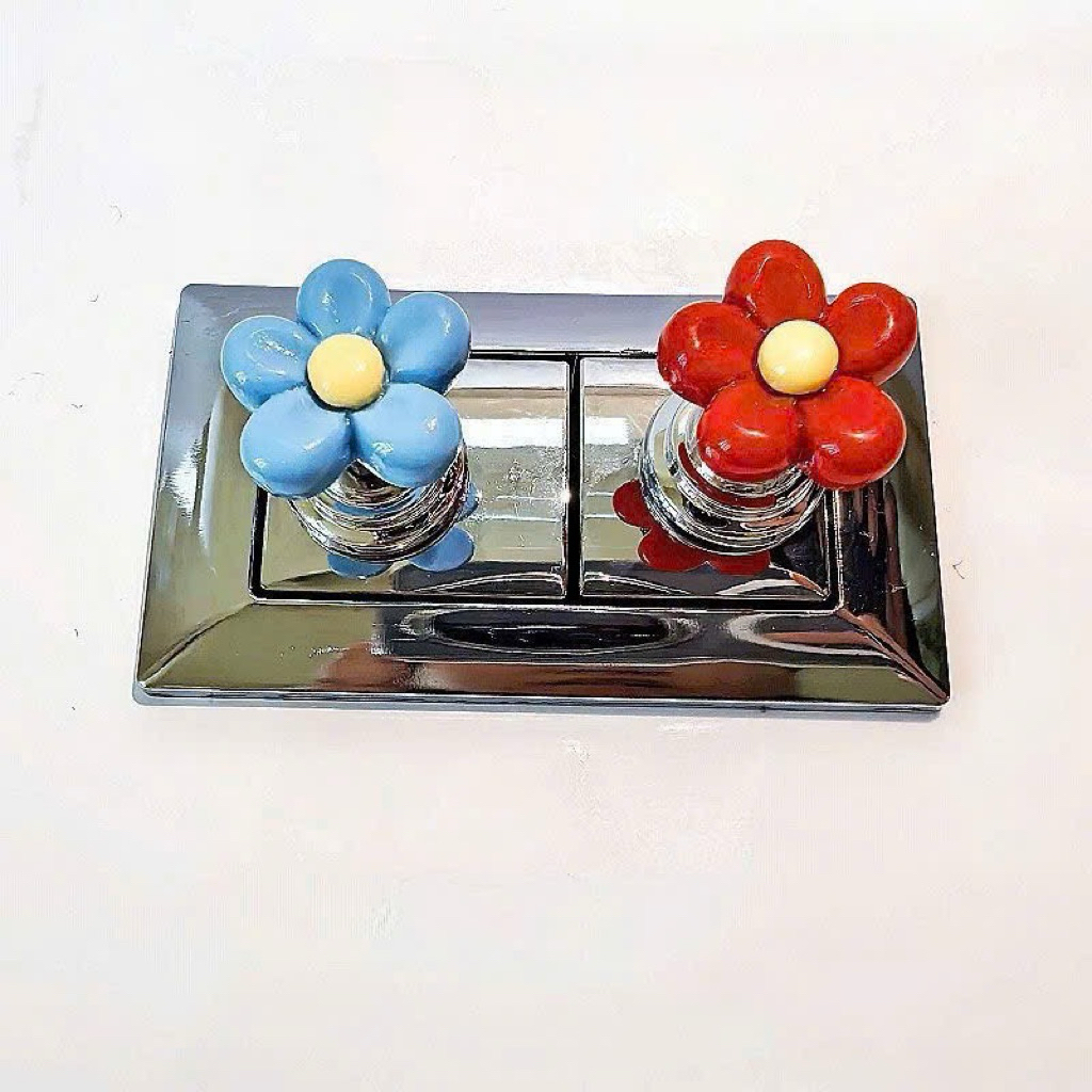 Set 4 nút nhấn bồn cầu hình hoa hello kitty tiện lợi