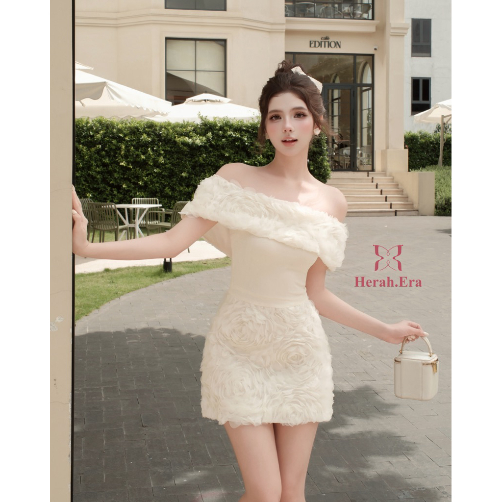 HERAH.ERA 𝐌𝐚𝐥𝐢𝐞 𝐃𝐫𝐞𝐬𝐬 -  Đầm Trễ Vai Ren Hoa 3D Tiểu Thư Mini Dress Nữ Tính Dự Tiệc Mùa Hè