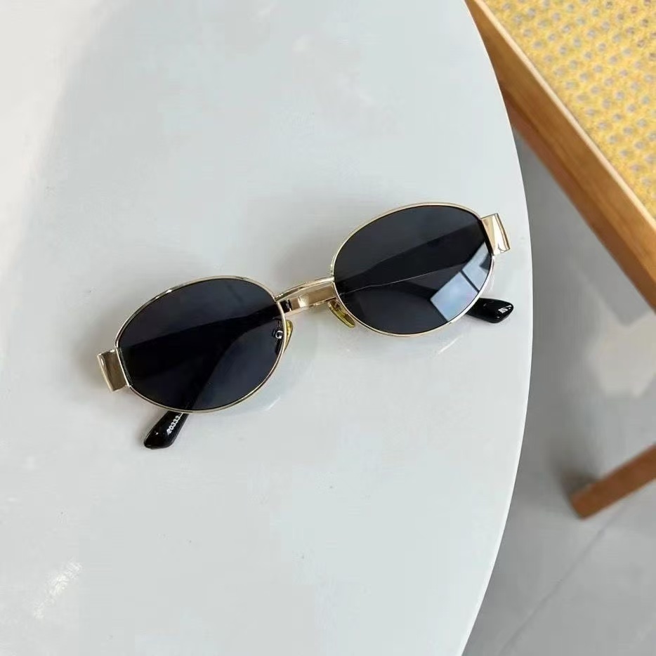 Kính râm oval Nhỏ thời  trang Retro Kính mát gọng kim loại vàng unisex kính đi biển chụp áo dài