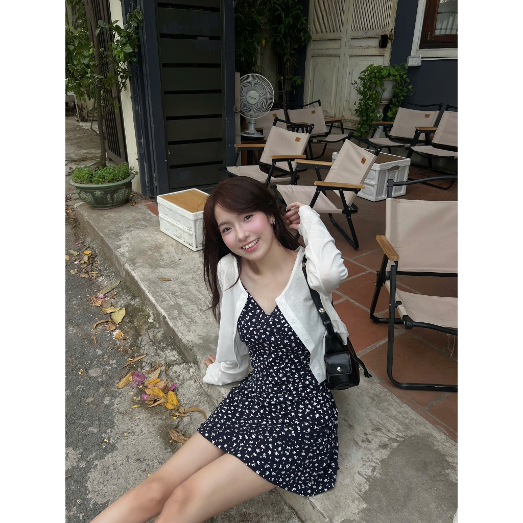 Sarah Set (TSW) Set váy 2 dây thun hoa cổ V kèm áo cardigan mỏng Nữ the.sweaterweather