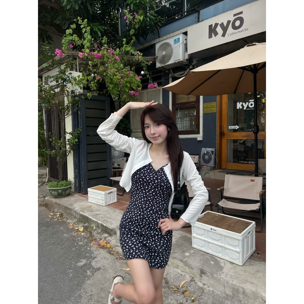Sarah Set (TSW) Set váy 2 dây thun hoa cổ V kèm áo cardigan mỏng Nữ the.sweaterweather