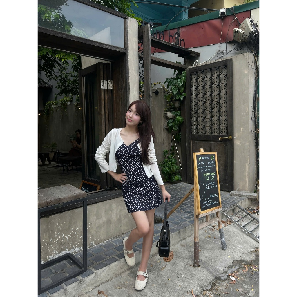 Sarah Set (TSW) Set váy 2 dây thun hoa cổ V kèm áo cardigan mỏng Nữ the.sweaterweather