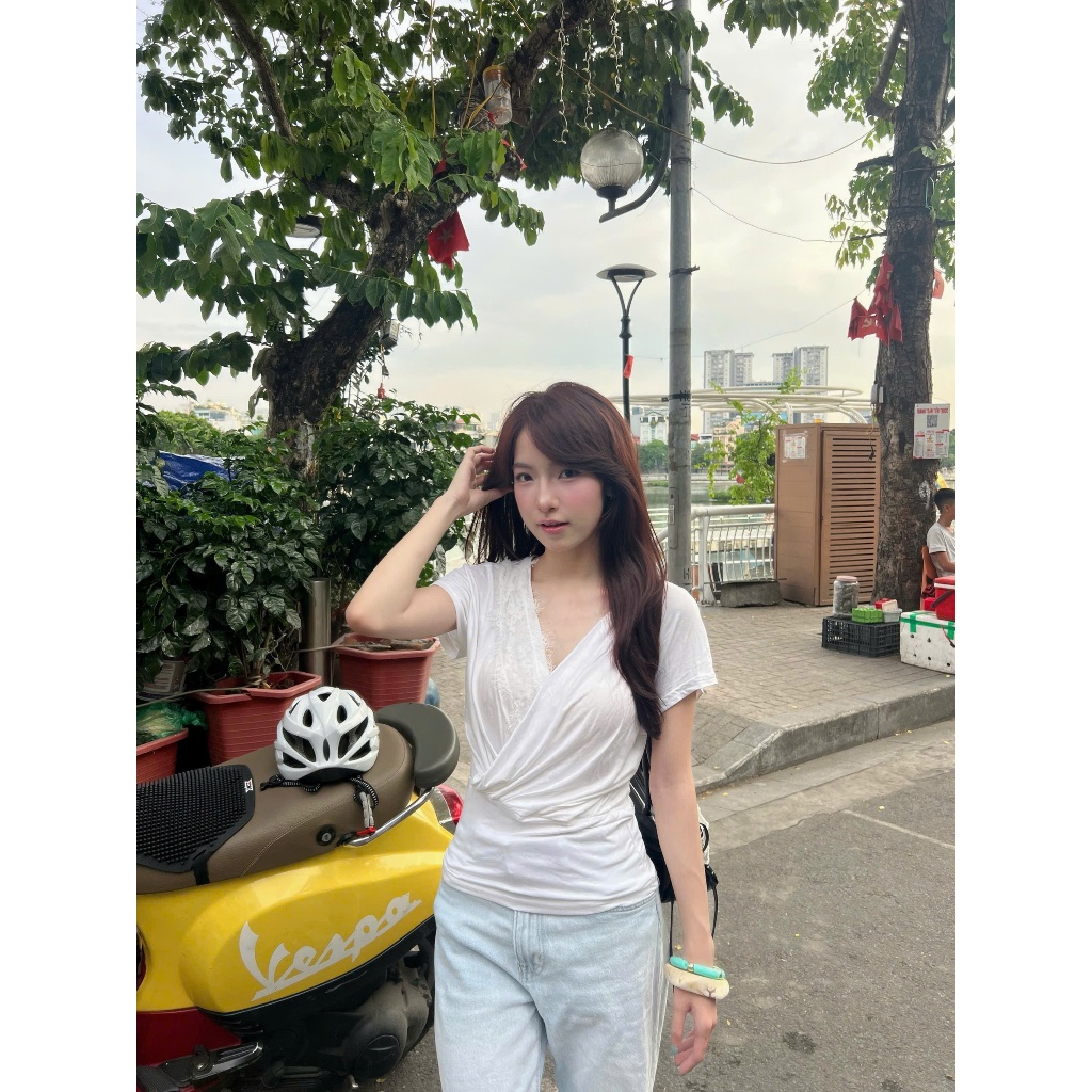 Tina Top (TSW) Áo thun vạt chéo phối ren bo eo Nữ the.sweaterweather