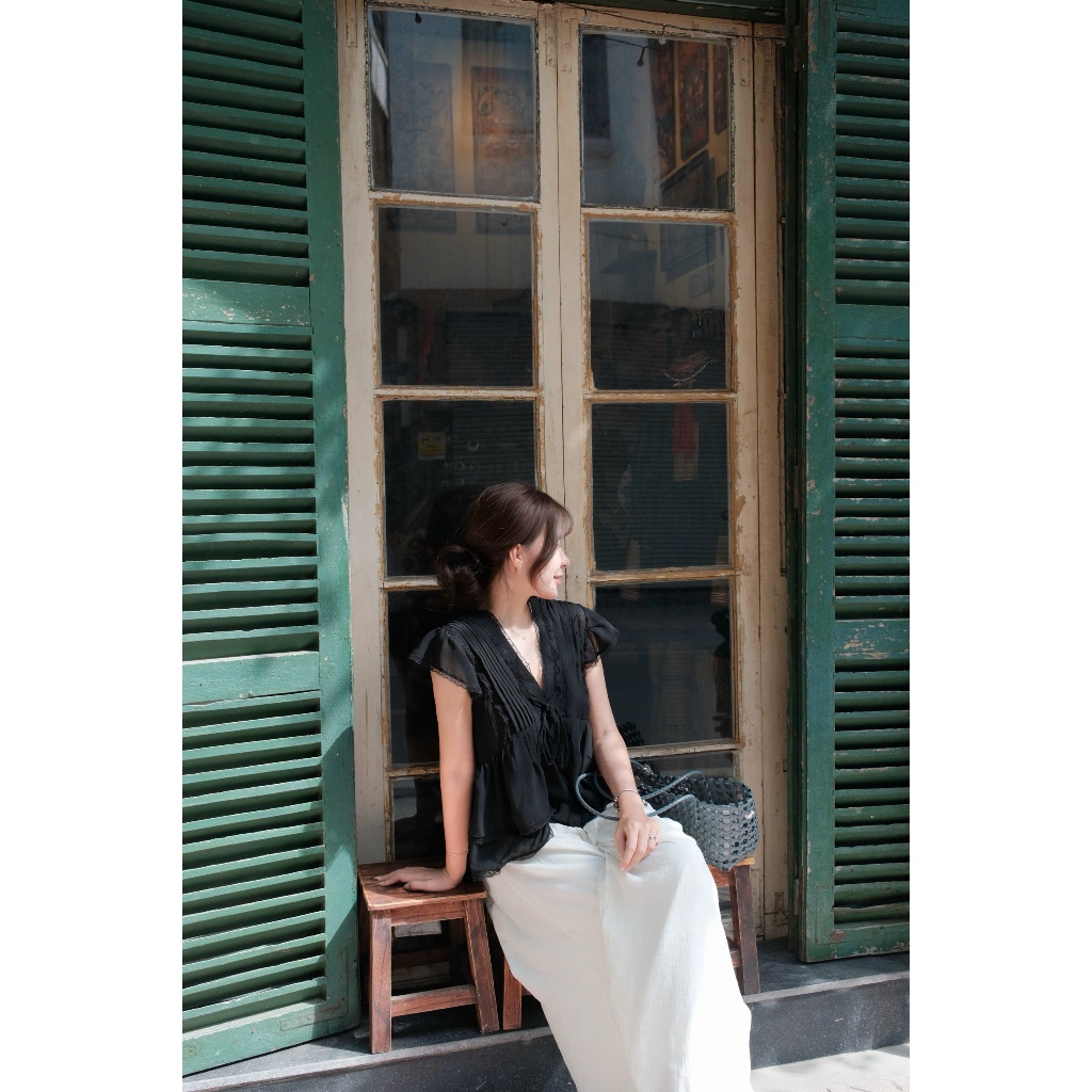 Kane Top (TSW) Áo voan xếp tầng phối viền ren cổ V buộc nơ Nữ the.sweaterweather