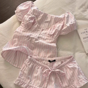 Bộ Ngủ Ngắn Tay Kẻ Sọc Hồng Cổ V Chất Đũi Kèm Quần Dễ Thương